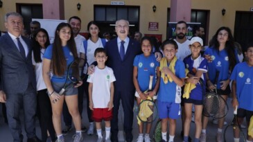 VALİ KÖŞGER SPOR OKULLARI AÇILIŞ PROGRAMINA KATILDI