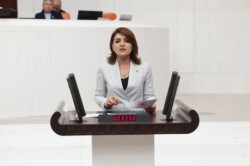 GÜLCAN KIŞ: “TORBA YASA İLE NE EKONOMİ DÜZELİR NE DE TÜRK LİRASI DEĞER KAZANIR!”