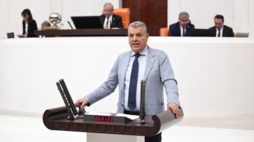 AYHAN BARUT: “OKULLAR, SORUNLAR BÜYÜYEREK AÇILIYOR”