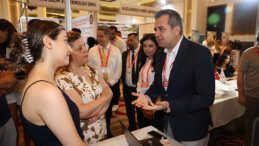 REKTÖR, ÖĞRENCİLERE ÜNİVERSİTEYİ TANITTI