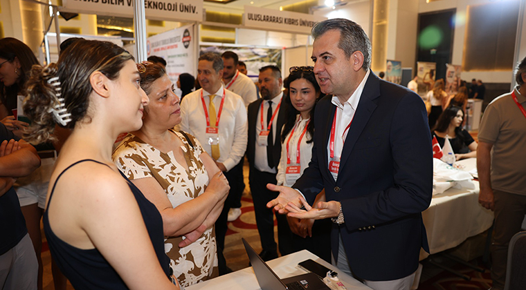 REKTÖR, ÖĞRENCİLERE ÜNİVERSİTEYİ TANITTI