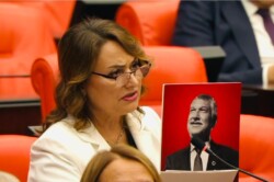 ŞEVKİN, ZEYDAN BAŞKANIN TUTSAKLIĞINI MECLİSE TAŞIDI