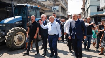 VALİ KÖŞGER YÜREĞİR’DE ESNAF VE VATANDAŞLARLA BULUŞTU