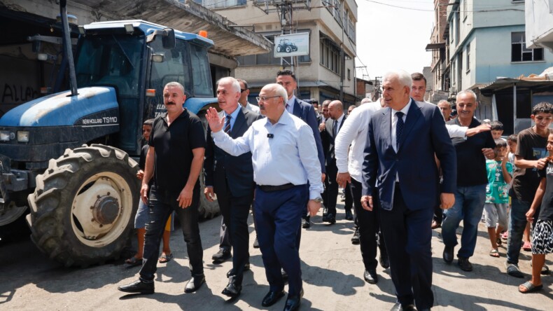 VALİ KÖŞGER YÜREĞİR’DE ESNAF VE VATANDAŞLARLA BULUŞTU