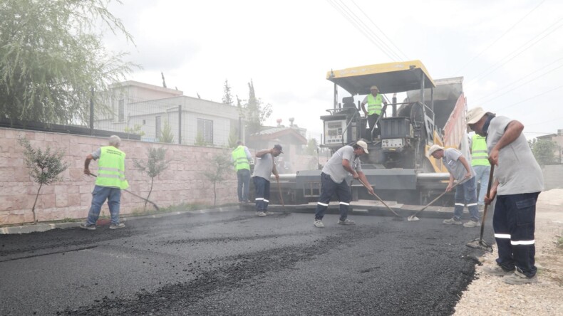 YÜREĞİR’DE ASFALT ÇALIŞMALARI ARALIKSIZ SÜRÜYOR