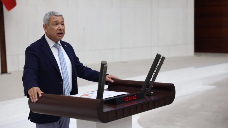 ADANA-MERSİN TREN HATTINDA HER GÜN ON BİNLERCE VATANDAŞ MAĞDUR