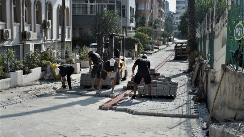 SEYHAN’DA YOLLAR YENİLENİYOR!