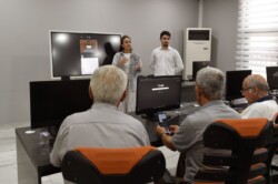 SEYHAN BELEDİYESİNDEN, EMEKLİLERE TEKNOLOJİ EĞİTİMİ