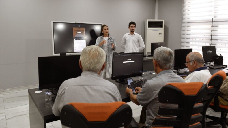 SEYHAN BELEDİYESİNDEN, EMEKLİLERE TEKNOLOJİ EĞİTİMİ