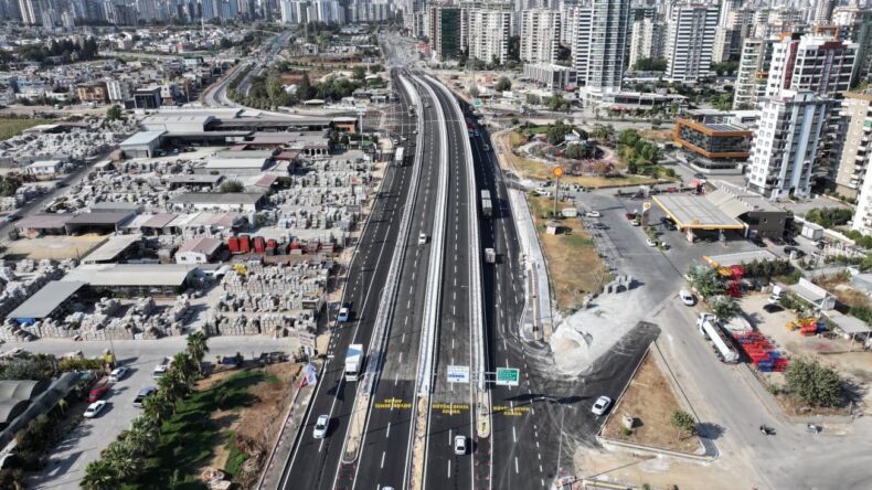 ÖĞRETMENLER BULVARI OTOBAN BAĞLANTISI KÖPRÜLÜ KAVŞAĞI TRAFİĞE AÇILDI