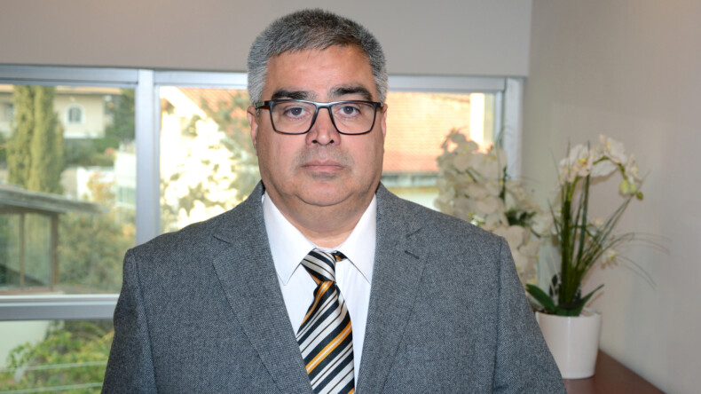 ŞİFA VEREN ELLERİ İNCİTMEYİN!