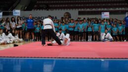 ADANA BÜYÜKŞEHİR BELEDİYESİ EĞİTİMDE VE SPORDA ÇOCUKLARIN, GENÇLERİN YANINDA