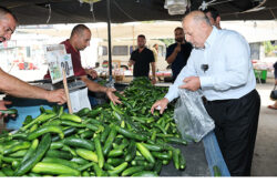 BAŞKAN DEMİRÇALI, SEMT PAZARINDA…