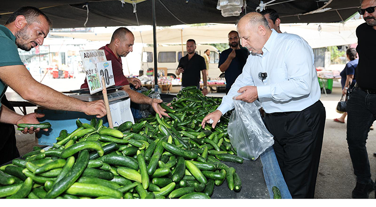 BAŞKAN DEMİRÇALI, SEMT PAZARINDA…