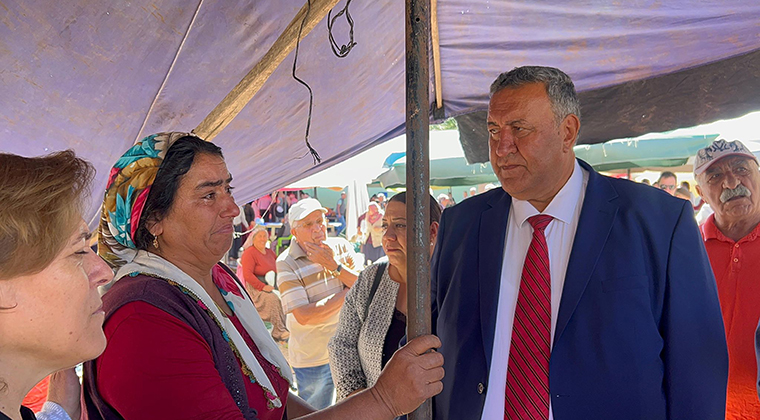 ÇİFTÇİ KADIN GÖZYAŞLARIYLA KONUŞTU: ÇİFTÇİ BİTERSE ÜLKE BİTER…