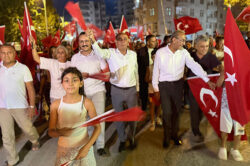 ZAFER COŞKUSU, TÜM YUMURTALIK’I SARDI