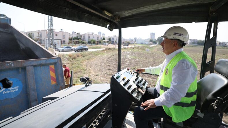 BAŞKAN DEMİRÇALI ASFALT ÇALIŞMALARINI YERİNDE İNCELEDİ