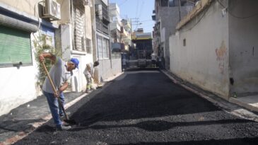 SEYHAN BELEDİYESİ ASFALTTA HIZ KESMİYOR