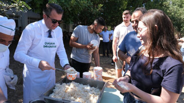 ÜNİVERSİTE, PİLAV GÜNÜYLE ÖNE ÇIKTI