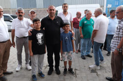 GÜNGÖR GEÇER, ADANA SOKAKLARINDA…