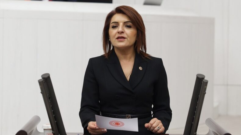 “BAKANLIK MECLİS’TE BAŞKA, BASINDA BAŞKA KONUŞUYOR”