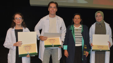 DOKTOR ADAYLARI ÖNLÜKLERİNİ GİYDİ