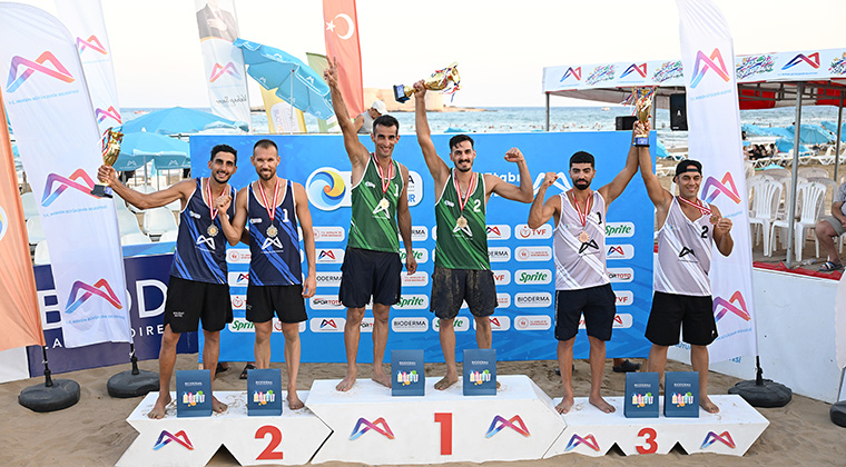 ŞAMPİYON TAKIMLAR, KUPALARINI KALDIRDI