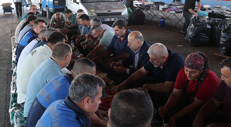 BAŞKAN DEMİRÇALI PAZARCI ESNAFIYLA KAHVALTIDA BULUŞTU