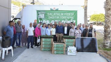 BÜYÜKŞEHİR, AYDINCIK’TA 45 BİN HIYAR FİDESİ DAĞITTI