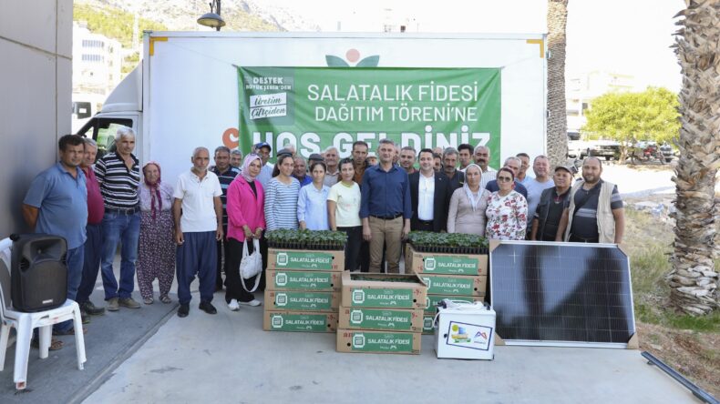 BÜYÜKŞEHİR, AYDINCIK’TA 45 BİN HIYAR FİDESİ DAĞITTI