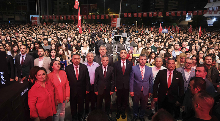 CUMHURİYET COŞKUSU ALANLARA SIĞMADI