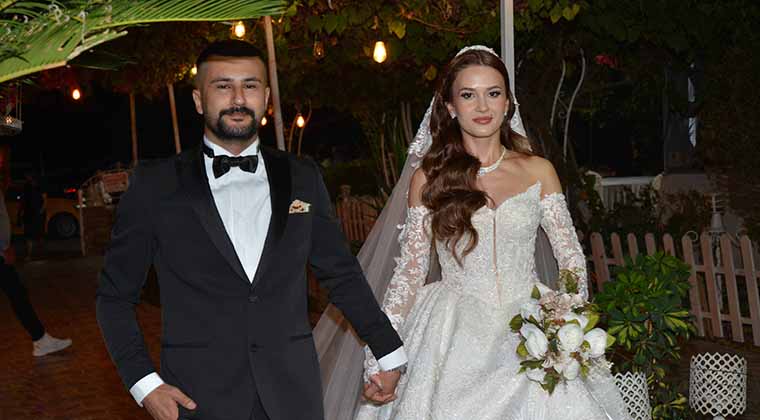 BEŞ YILLIK ARKADAŞLIKLARINI EVLİLİKLE TAÇLANDIRDILAR