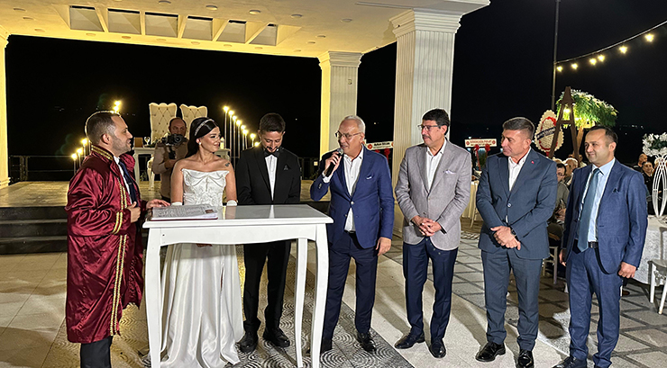 SİYASET VE İŞ DÜNYASINI BULUŞTURAN DÜĞÜN…