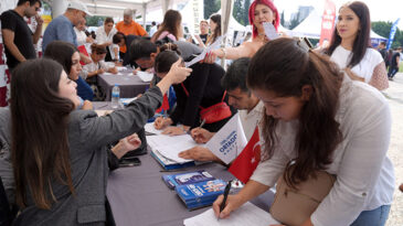 BAŞKAN EMRAH KOZAY BİR İLKİ GERÇEKLEŞTİRDİ-İŞ ARAYANLAR VE İŞVERENLER ÇUKUROVA’DA BULUŞTU