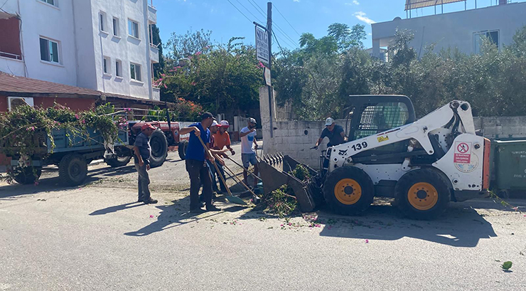 YUMURTALIK BELEDİYESİ EKİPLERİ DAİMA İŞ BAŞINDA…