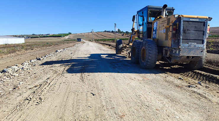 YUMURTALIK’TA YOLLAR CINCIK GİBİ OLUYOR