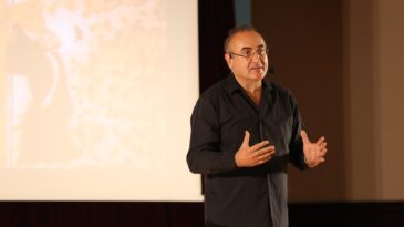 SUNAY AKIN ADANALILARLA BULUŞTU