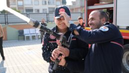 ÖZEL GEREKSİNİMLİ AHMET BİR GÜNLÜĞÜNE İTFAİYE ERİ OLDU