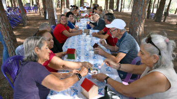 BÜYÜKŞEHİR, ANAMUR EMEKLİ EVİ ÜYELERİNİ TARSUS’TA BULUŞTURDU