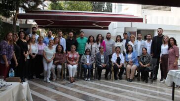 CHP’DE KADINLAR VE GENÇLER EL ELE