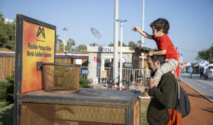 MERSİN BÜYÜKŞEHİR BELEDİYESİ 1 TON PLASTİK ATIĞI GERİ DÖNÜŞTÜRDÜ