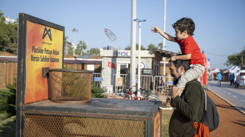 MERSİN BÜYÜKŞEHİR BELEDİYESİ 1 TON PLASTİK ATIĞI GERİ DÖNÜŞTÜRDÜ