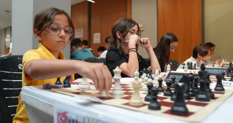 ÇUKUROVA’DA 10 KASIM ATATÜRK’Ü ANMA SATRANÇ TURNUVASI DÜZENLENDİ