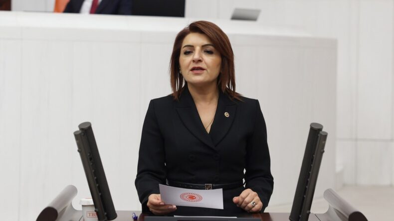 “TÜRKİYE’NİN AYDINLIK GELECEĞİNİ KURACAK OLANLAR ÖĞRETMENLERİMİZDİR”