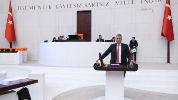 “ATATÜRK TÜRKİYE, TÜRKİYE ATATÜRK’TÜR!”