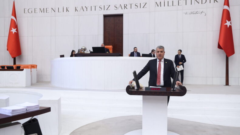 “ATATÜRK TÜRKİYE, TÜRKİYE ATATÜRK’TÜR!”