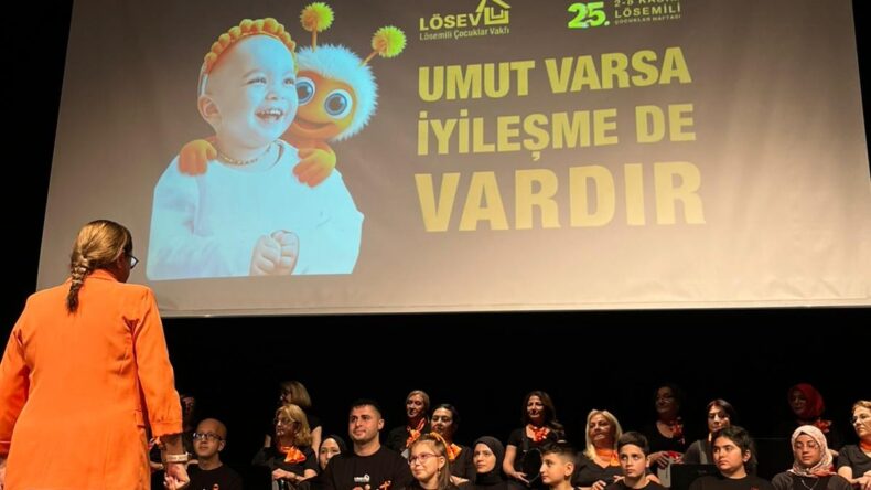 LÖSEV’İN İYİLEŞEN GENÇLERİNDEN UMUT DOLU SERGİ: ÇİÇEKLERİN ŞARKISI