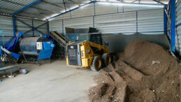 SEYHAN’IN KOMPOST TESİSİ ÜRETİME GÜÇ KATIYOR