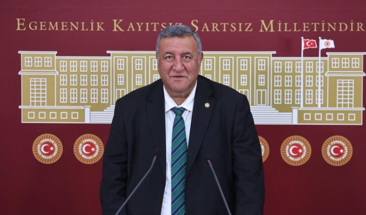 “BİR LİTRE SÜT SATIP BİR BUÇUK KİLO YEM ALAMAYAN ÜLKE: TÜRKİYE”