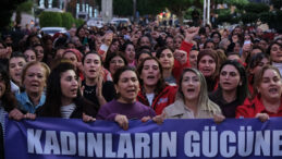 BELEDİYE ÇALIŞANI KADINLAR ZEYDAN KARALAR’A ÖZGÜRLÜK İÇİN YÜRÜDÜ